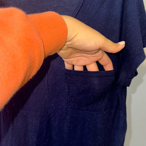 🍀5/$15🍀 basic top Navy blue Size Small - Picture 2 of 3